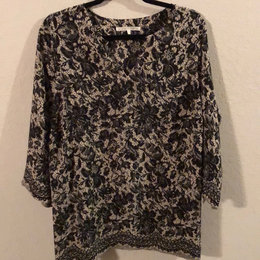 Violet +Claire 1x v neck blouse